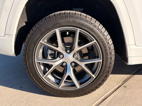 Used 2023 Jeep Grand Cherokee Summit AWD/4WD image 7
