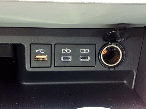 Used 2025 Toyota Highlander LE FWD image 20