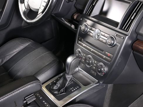 Used 2013 Land Rover LR2 HSE image 34