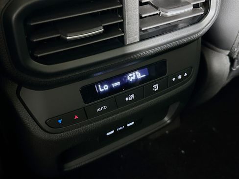 New 2025 Honda Pilot Touring image 31