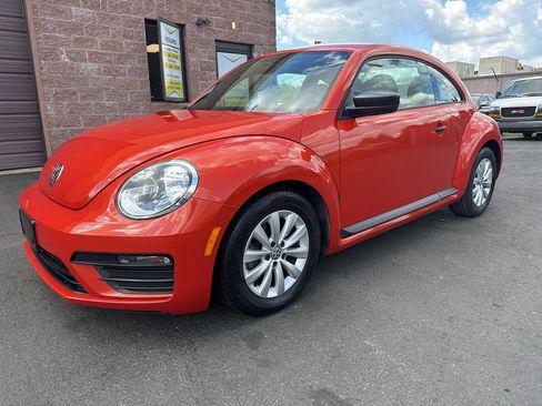 Used 2017 Volkswagen Beetle 1.8T Classic FWD image 3
