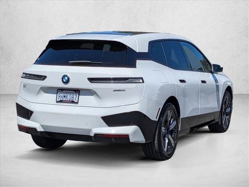 Used 2024 BMW iX xDrive50 w/ Sport Package AWD/4WD image 5