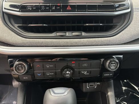 Used 2024 Jeep Compass Latitude AWD/4WD image 24