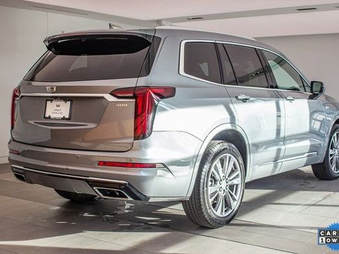 Used 2025 Cadillac XT6 Premium Luxury image 6