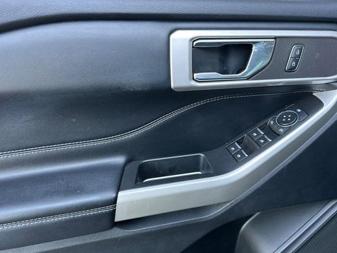 Used 2022 Ford Explorer XLT image 10