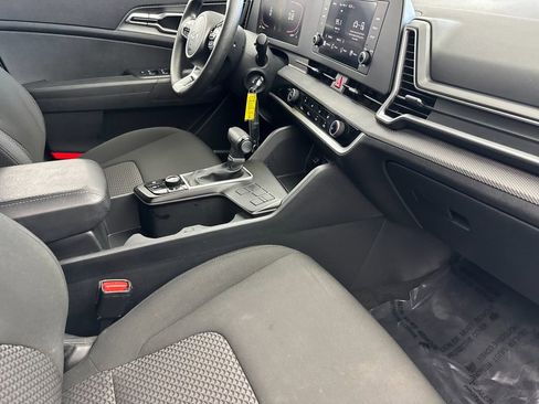 Used 2024 Kia Sportage LX image 15