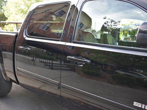 Used 2009 GMC Sierra 1500 SLT w/ Suspension Package, Off-Road image 37