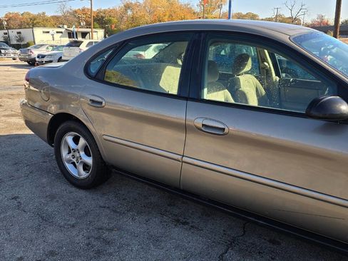 Used 2007 Ford Taurus SE image 6