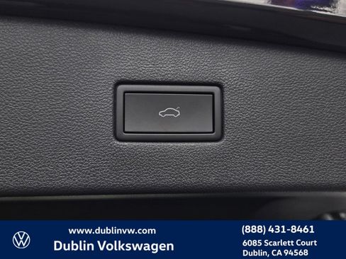 Used 2022 Volkswagen Tiguan SE R-Line FWD image 25