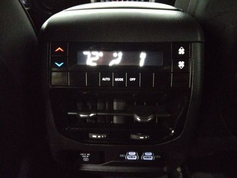 Used 2024 Jeep Grand Cherokee L Laredo image 39