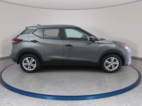 Certified 2025 Nissan Kicks Play S FWD image 4