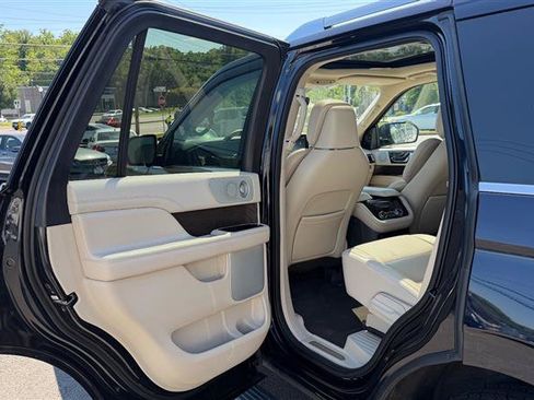 Used 2021 Lincoln Navigator Reserve w/ Luxury Package AWD/4WD image 43