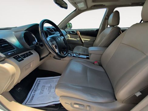 Used 2012 Toyota Highlander Limited w/ Tow Pkg AWD/4WD image 10