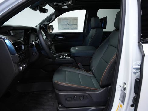 New 2026 GMC Yukon XL AT4 w/ AT4 Premium Plus Package AWD/4WD image 30