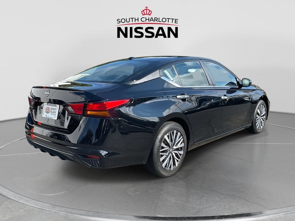 Used 2025 Nissan Altima 2.5 SV FWD image 6