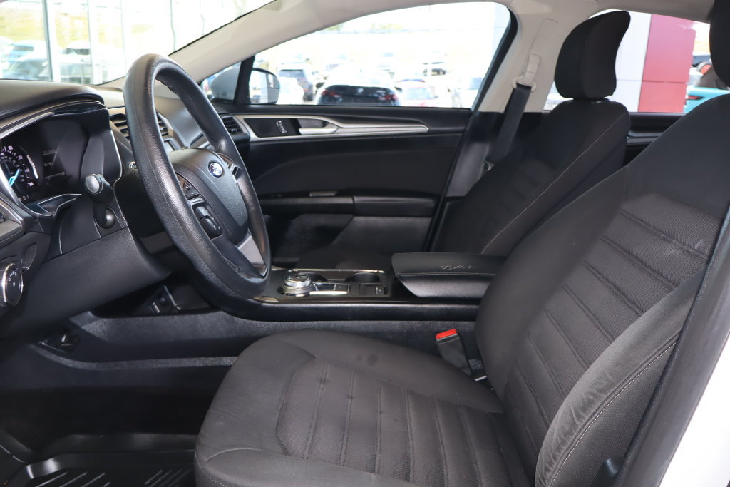 Used 2017 Ford Fusion SE w/ Fusion SE Technology Package FWD image 14