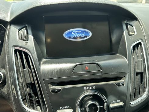 Used 2017 Ford Focus Titanium FWD image 12