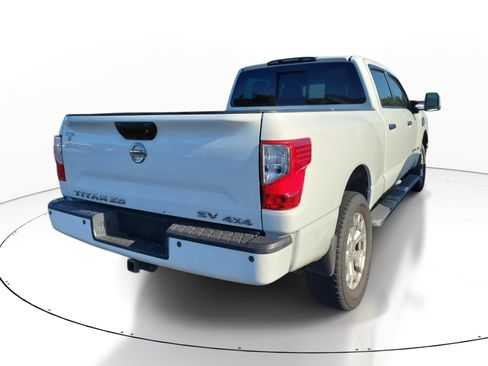 Used 2018 Nissan Titan SV w/ SV Convenience Package AWD/4WD image 6