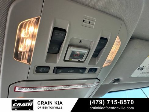 Used 2021 Toyota Highlander XLE FWD image 28