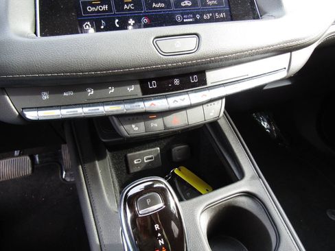 Used 2022 Cadillac XT4 Luxury AWD/4WD image 15
