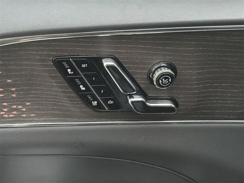 Used 2023 Cadillac Lyriq 2WD image 20