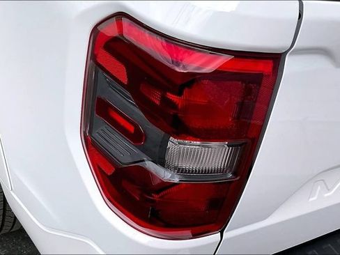 Used 2025 Ford Maverick Lobo AWD/4WD image 28