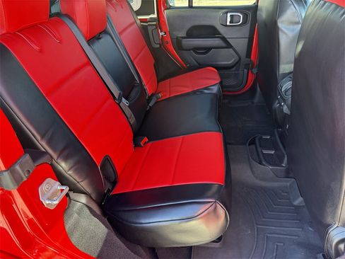 Used 2021 Jeep Wrangler Unlimited Sahara image 34