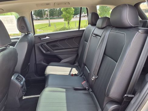 Used 2022 Volkswagen Tiguan SE w/ Panoramic Sunroof Package FWD image 19