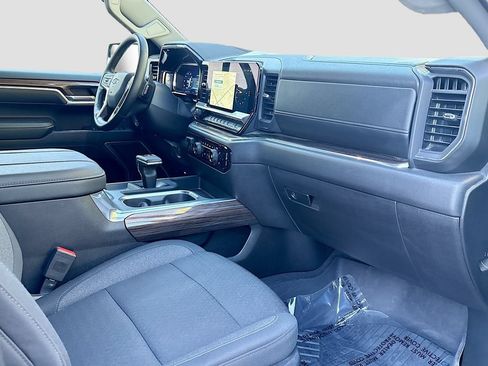 Used 2025 Chevrolet Silverado 1500 LT AWD/4WD image 28