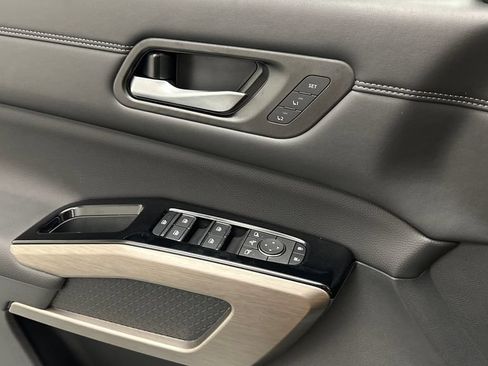 Certified 2024 Nissan Pathfinder Platinum AWD/4WD image 21
