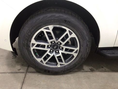 New 2025 Ford Expedition Active image 8