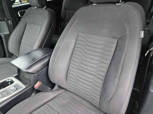 Used 2020 Ford Explorer XLT AWD/4WD image 16