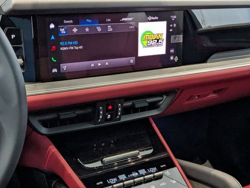 Used 2025 Porsche Cayenne image 17