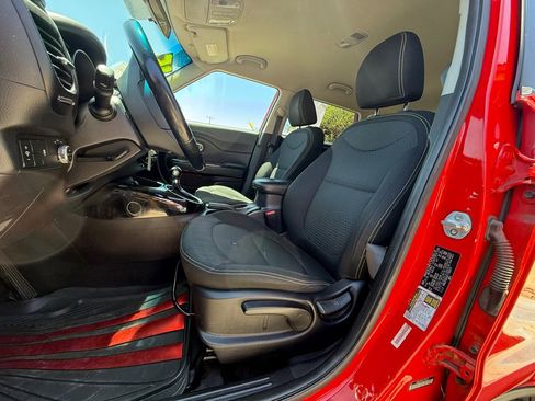 Used 2015 Kia Soul + w/ Audio Package FWD image 9