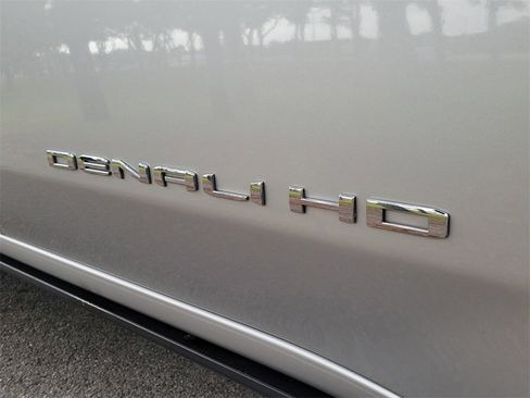 Used 2022 GMC Sierra 2500 Denali image 8