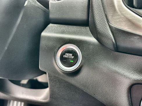 Certified 2024 GMC Terrain SLT w/ Infotainment Package II image 17