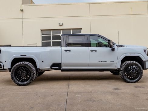 Used 2026 GMC Sierra 3500 Denali Ultimate image 11