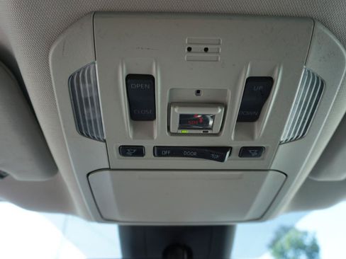 Used 2021 Toyota Highlander XLE AWD/4WD image 32