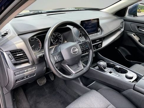 Used 2025 Nissan Rogue SV AWD/4WD image 16