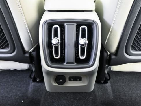 New 2026 Volvo XC40 B5 Plus w/ Protection Package Premier AWD/4WD image 19