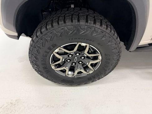 Certified 2026 Chevrolet Colorado ZR2 w/ Technology Package AWD/4WD image 17