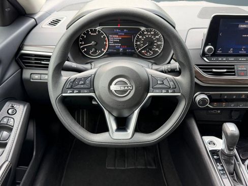 Used 2024 Nissan Altima 2.5 SV AWD/4WD image 26