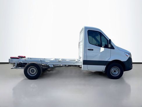 Used 2024 Mercedes-Benz Sprinter 3500 image 2
