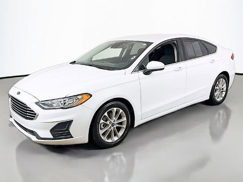 Used 2020 Ford Fusion SE image 5