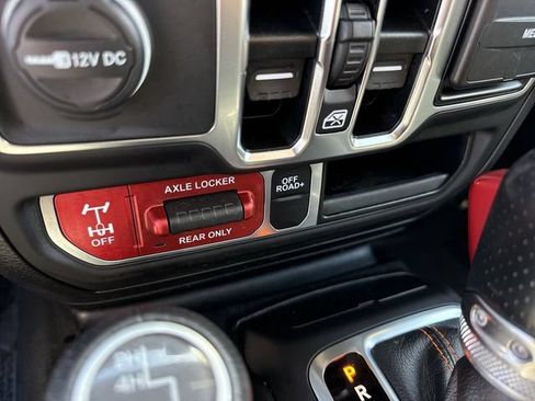 Used 2020 Jeep Gladiator Mojave AWD/4WD image 21