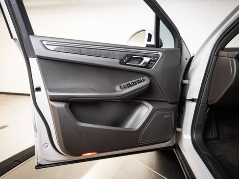 Certified 2020 Porsche Macan AWD/4WD image 23