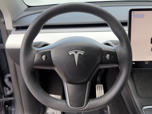 Used 2023 Tesla Model Y Performance AWD/4WD image 33
