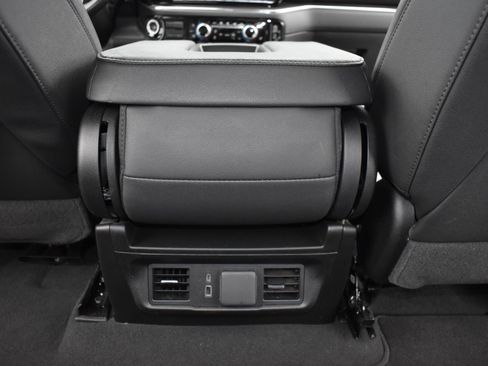 Used 2025 GMC Sierra 1500 SLT image 14