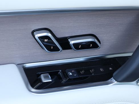 Used 2023 Land Rover Range Rover First Edition image 34