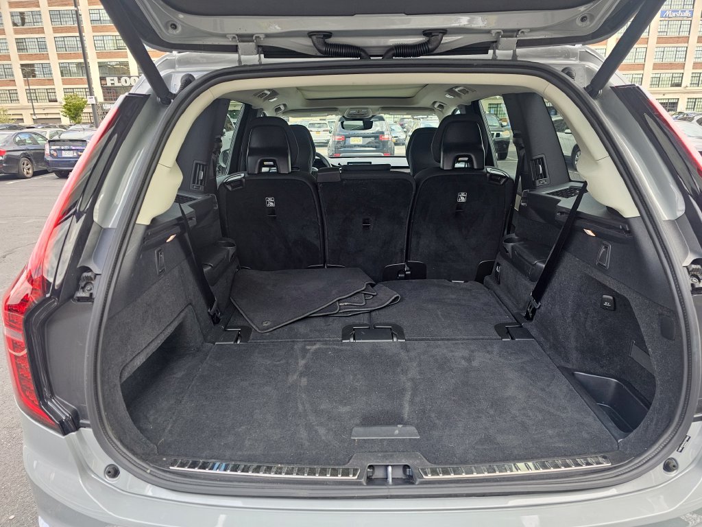 Certified 2025 Volvo XC90 B5 Core AWD/4WD image 6